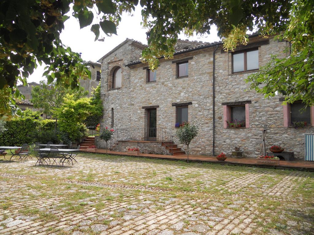 Il Giardino Degli Ulivi Villa Castelraimondo Exterior photo