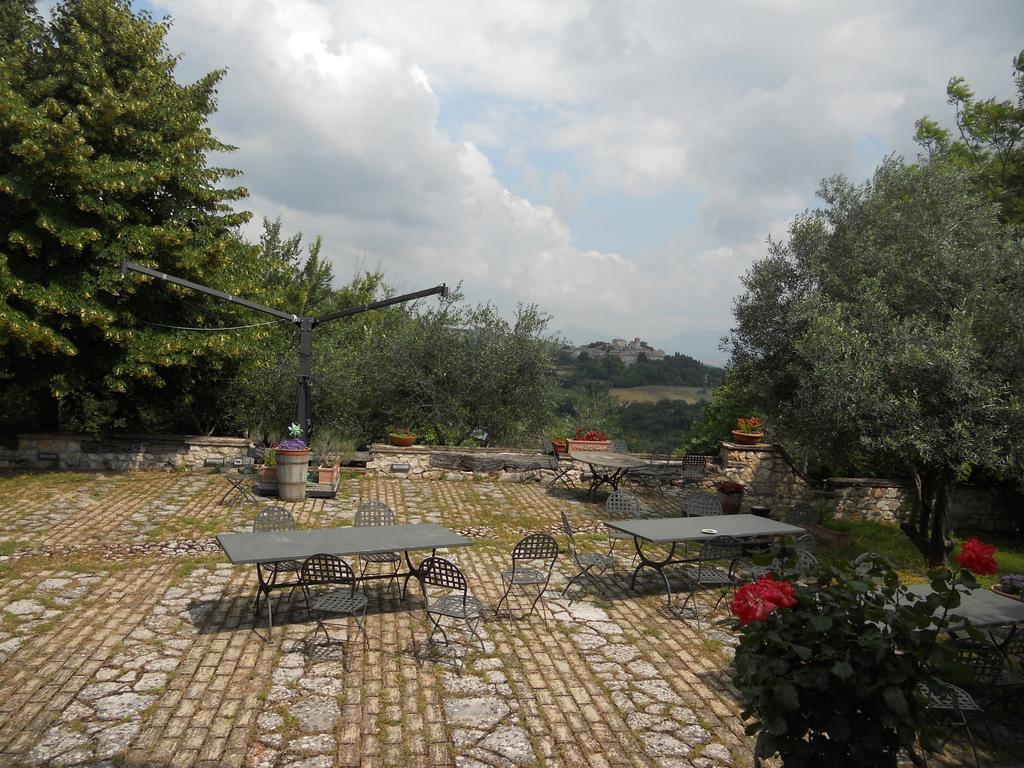 Il Giardino Degli Ulivi Villa Castelraimondo Exterior photo